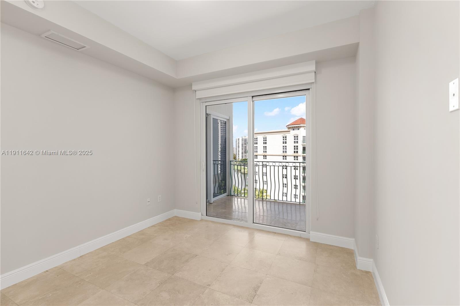 19900 E Country Club Dr #PH18, Aventura FL 33180