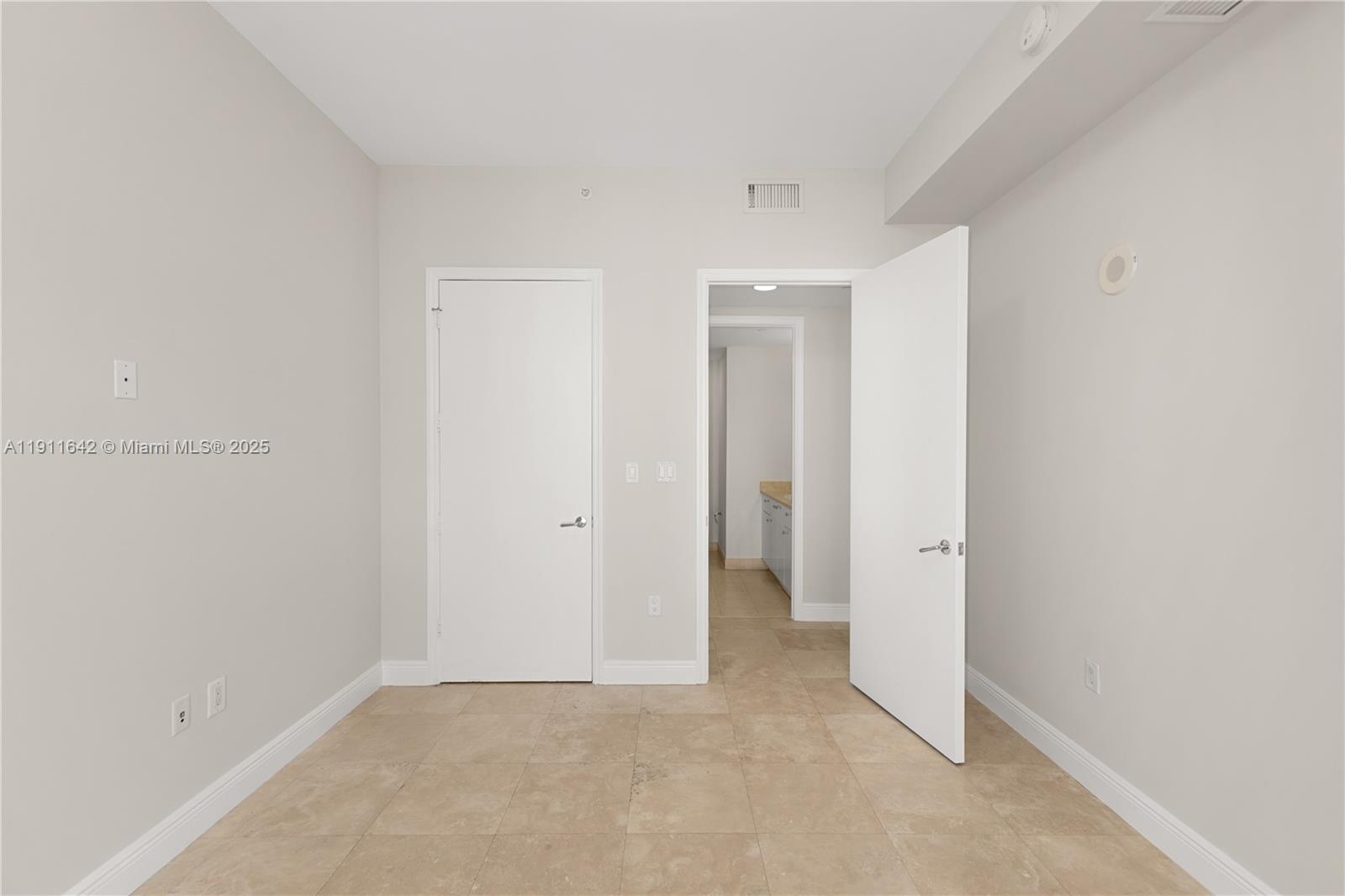 19900 E Country Club Dr #PH18, Aventura FL 33180