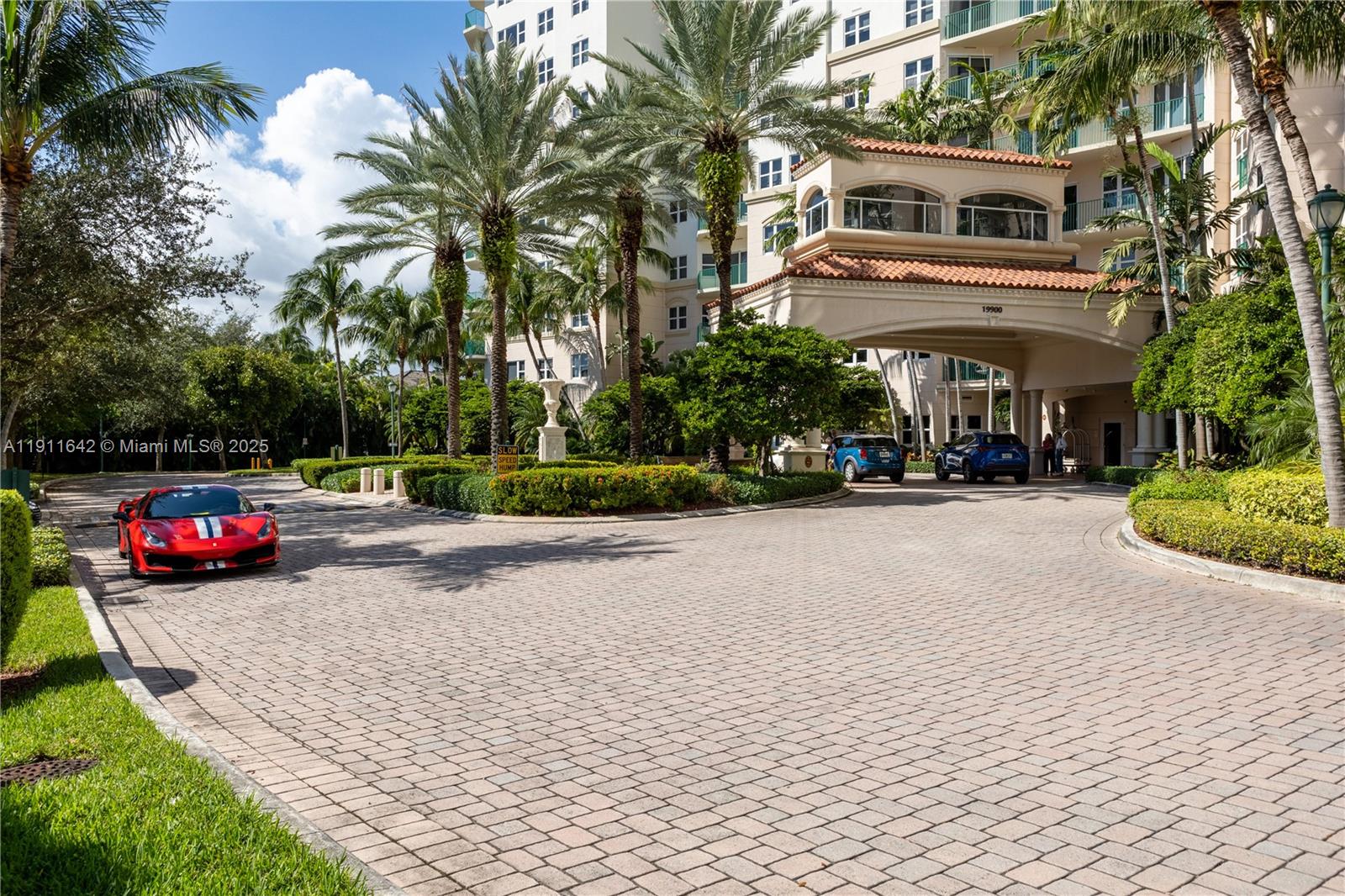 19900 E Country Club Dr #PH18, Aventura FL 33180