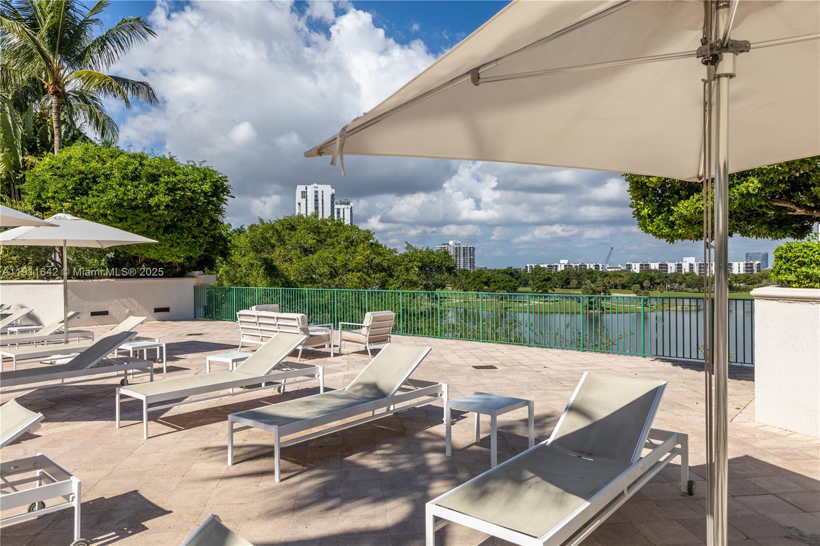19900 E Country Club Dr #PH18, Aventura FL 33180