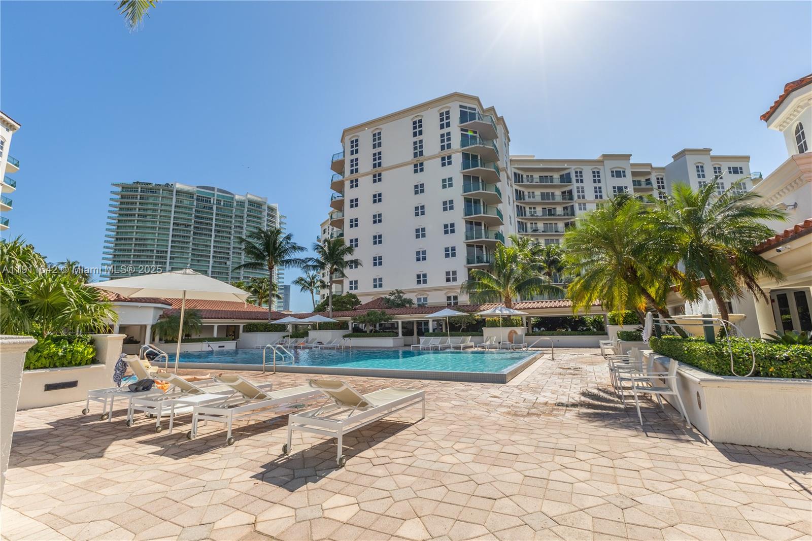19900 E Country Club Dr #PH18, Aventura FL 33180