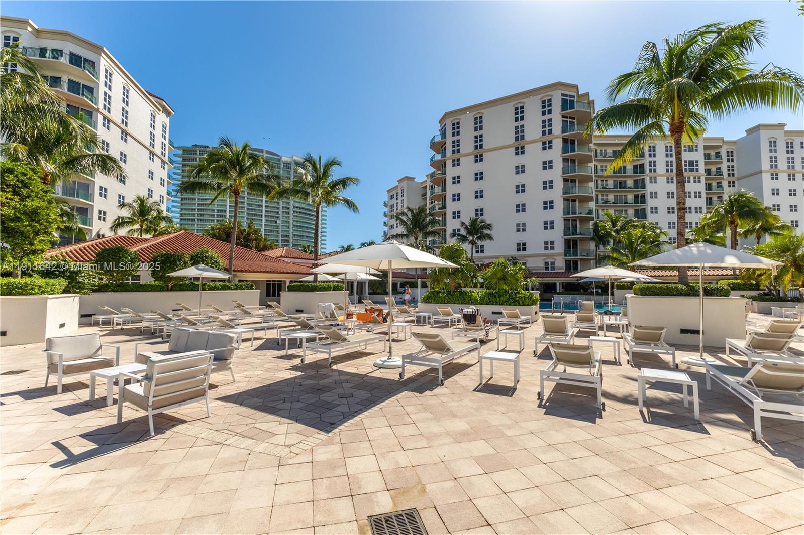 19900 E Country Club Dr #PH18, Aventura FL 33180