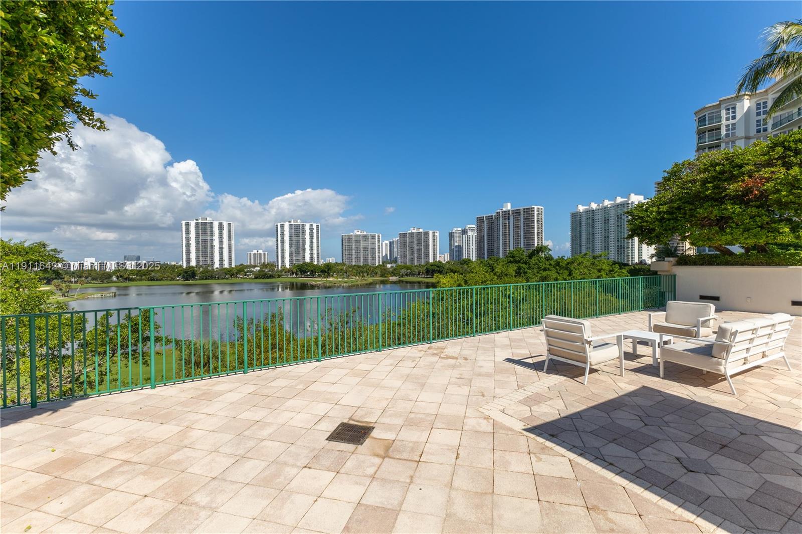 19900 E Country Club Dr #PH18, Aventura FL 33180