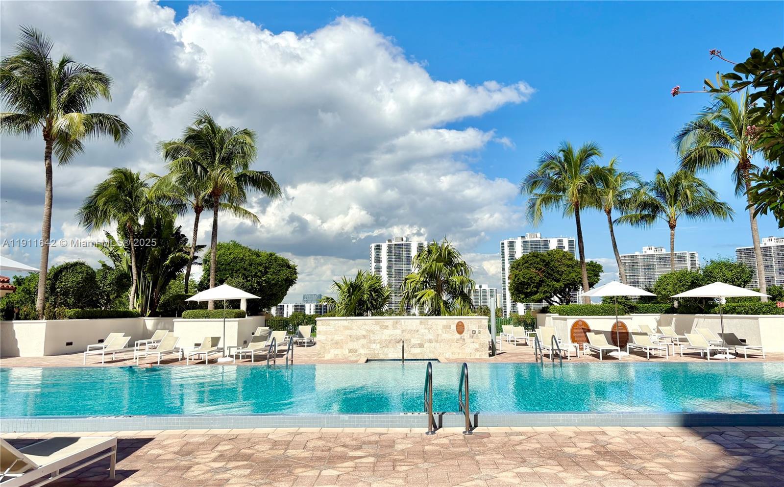19900 E Country Club Dr #PH18, Aventura FL 33180