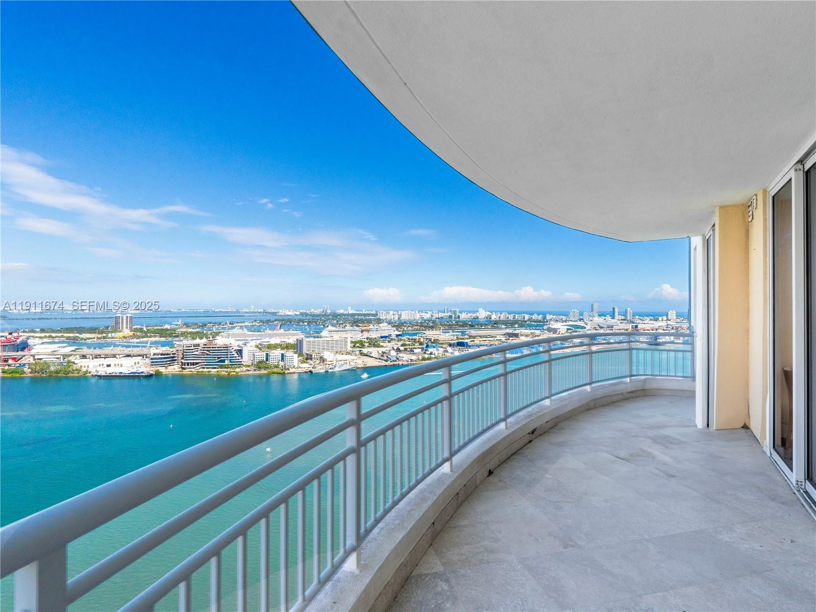 848 Brickell Key Dr #3904, Miami FL 33131