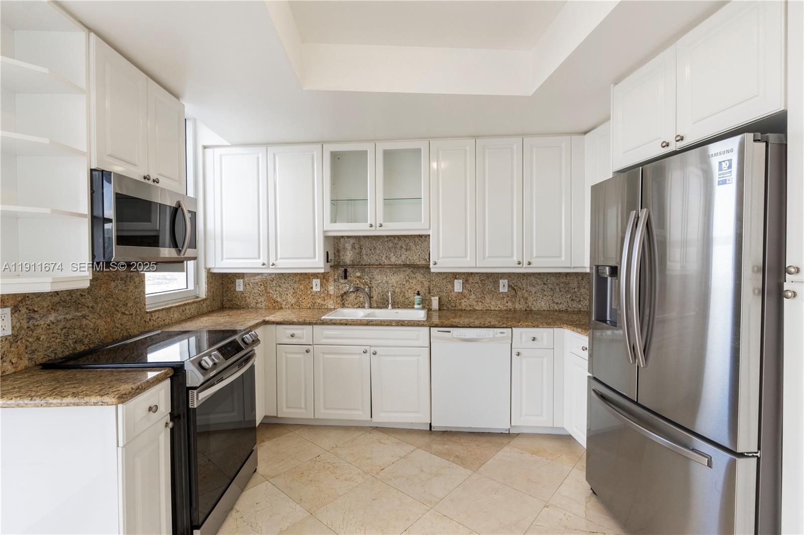 848 Brickell Key Dr #3904, Miami FL 33131