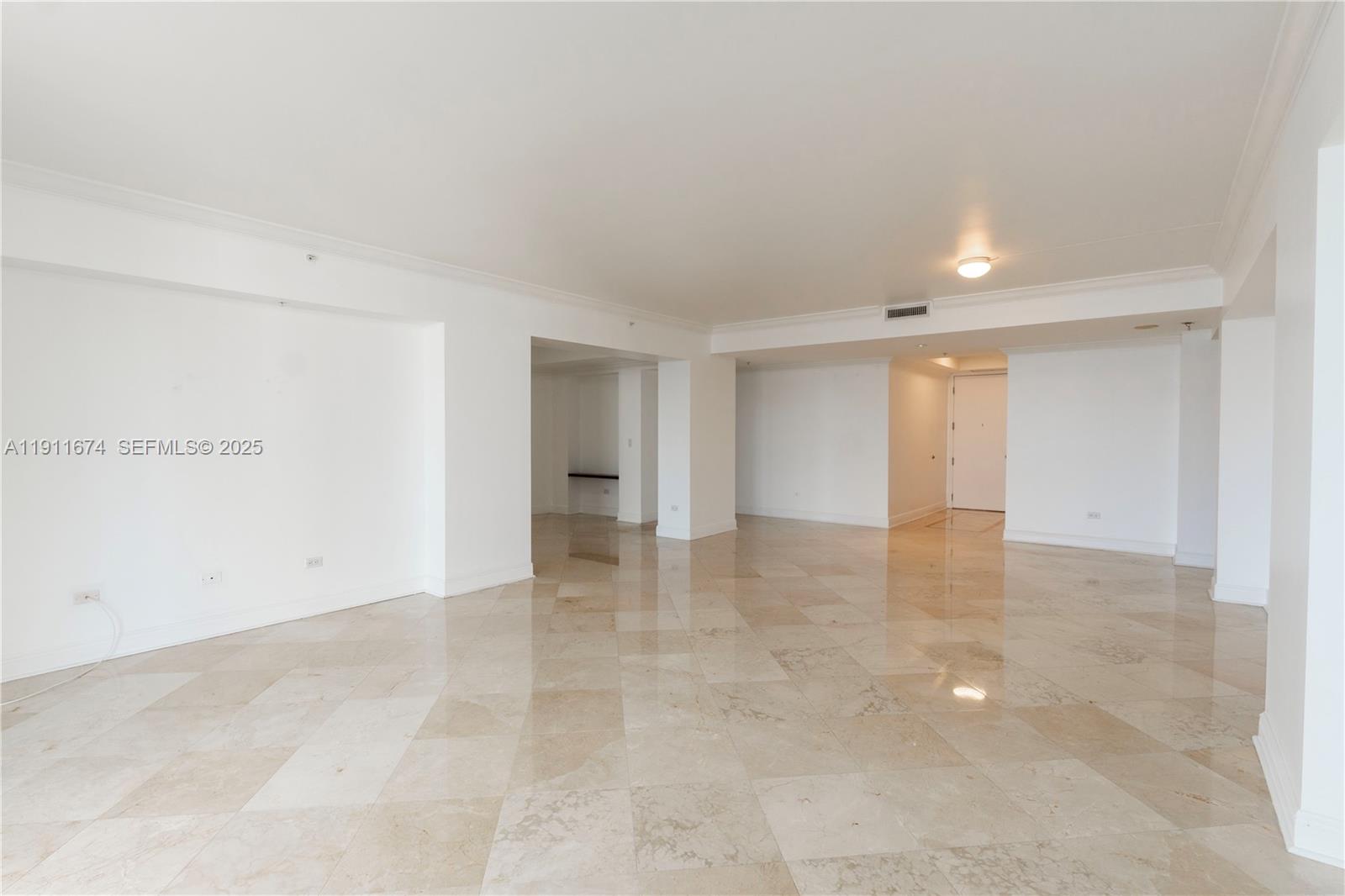 848 Brickell Key Dr #3904, Miami FL 33131