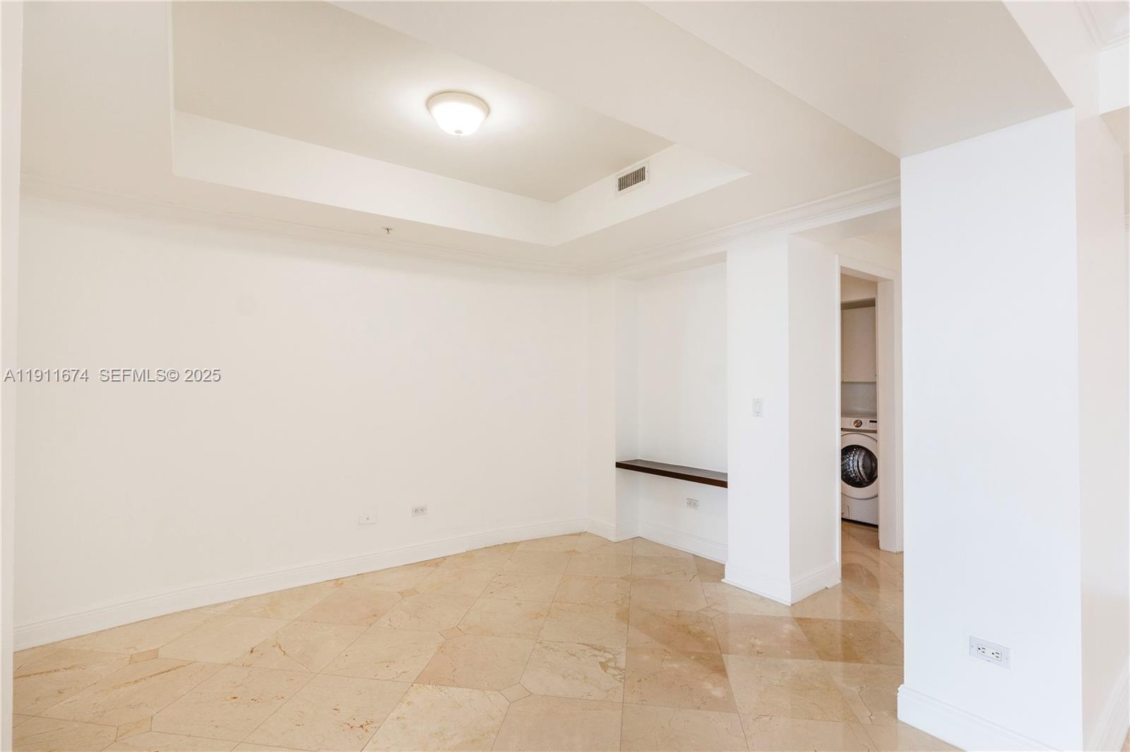 848 Brickell Key Dr #3904, Miami FL 33131