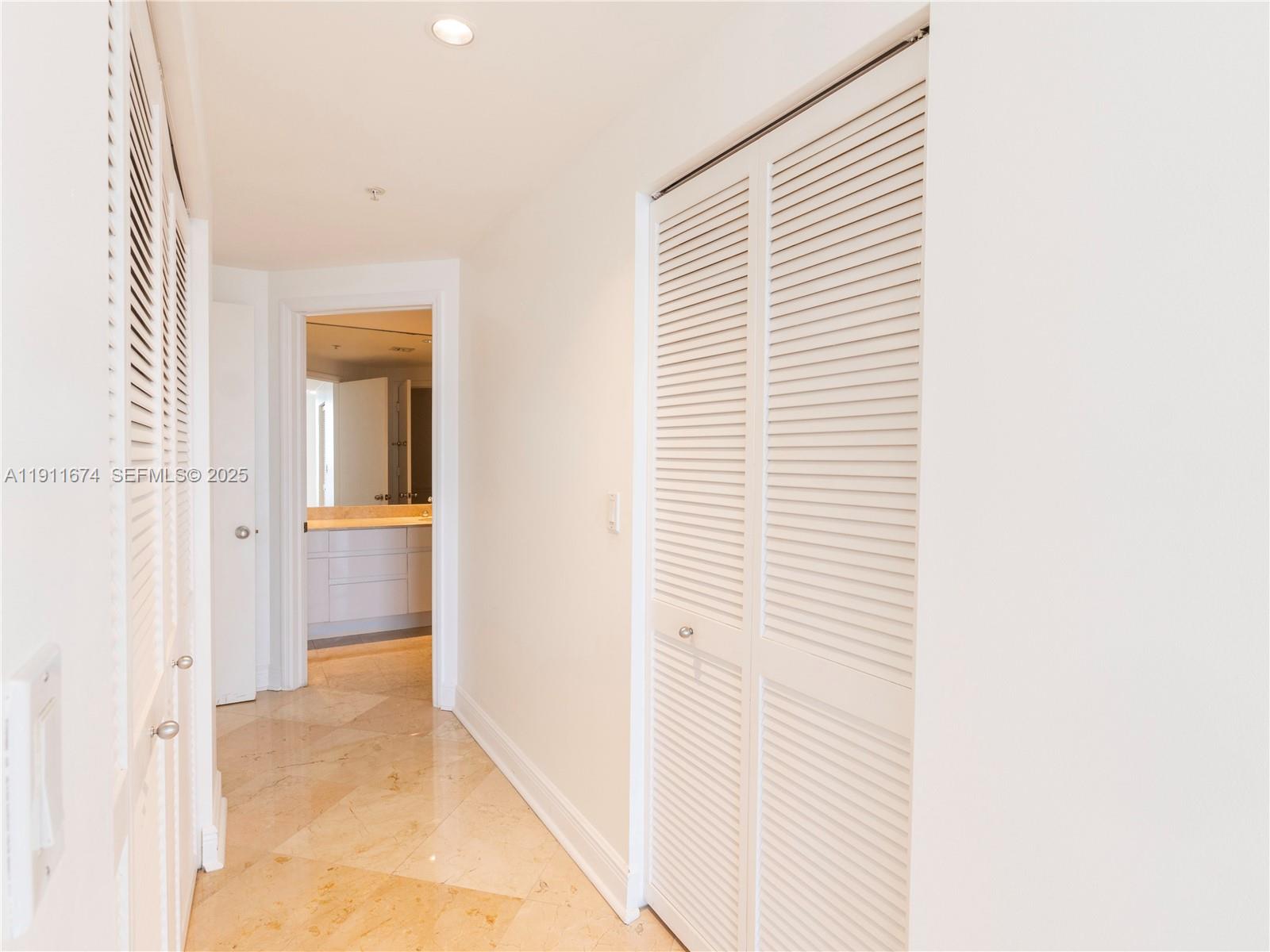 848 Brickell Key Dr #3904, Miami FL 33131