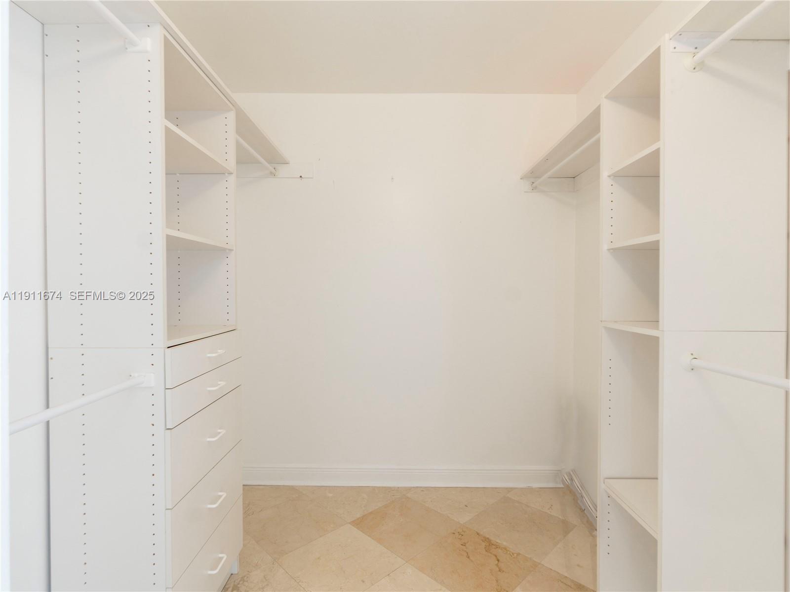 848 Brickell Key Dr #3904, Miami FL 33131