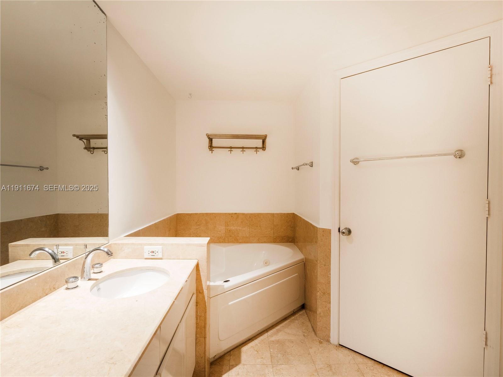 848 Brickell Key Dr #3904, Miami FL 33131