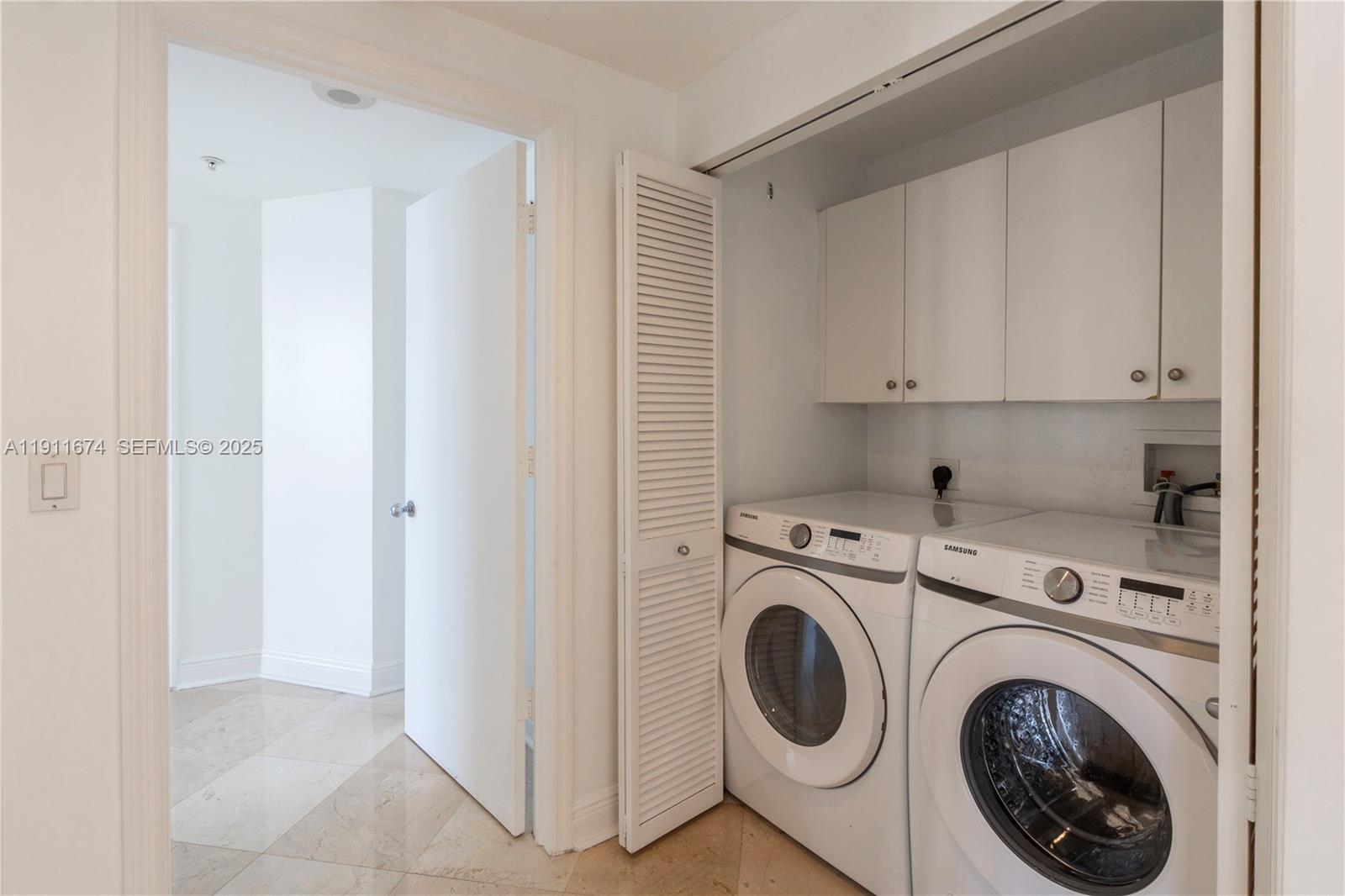 848 Brickell Key Dr #3904, Miami FL 33131