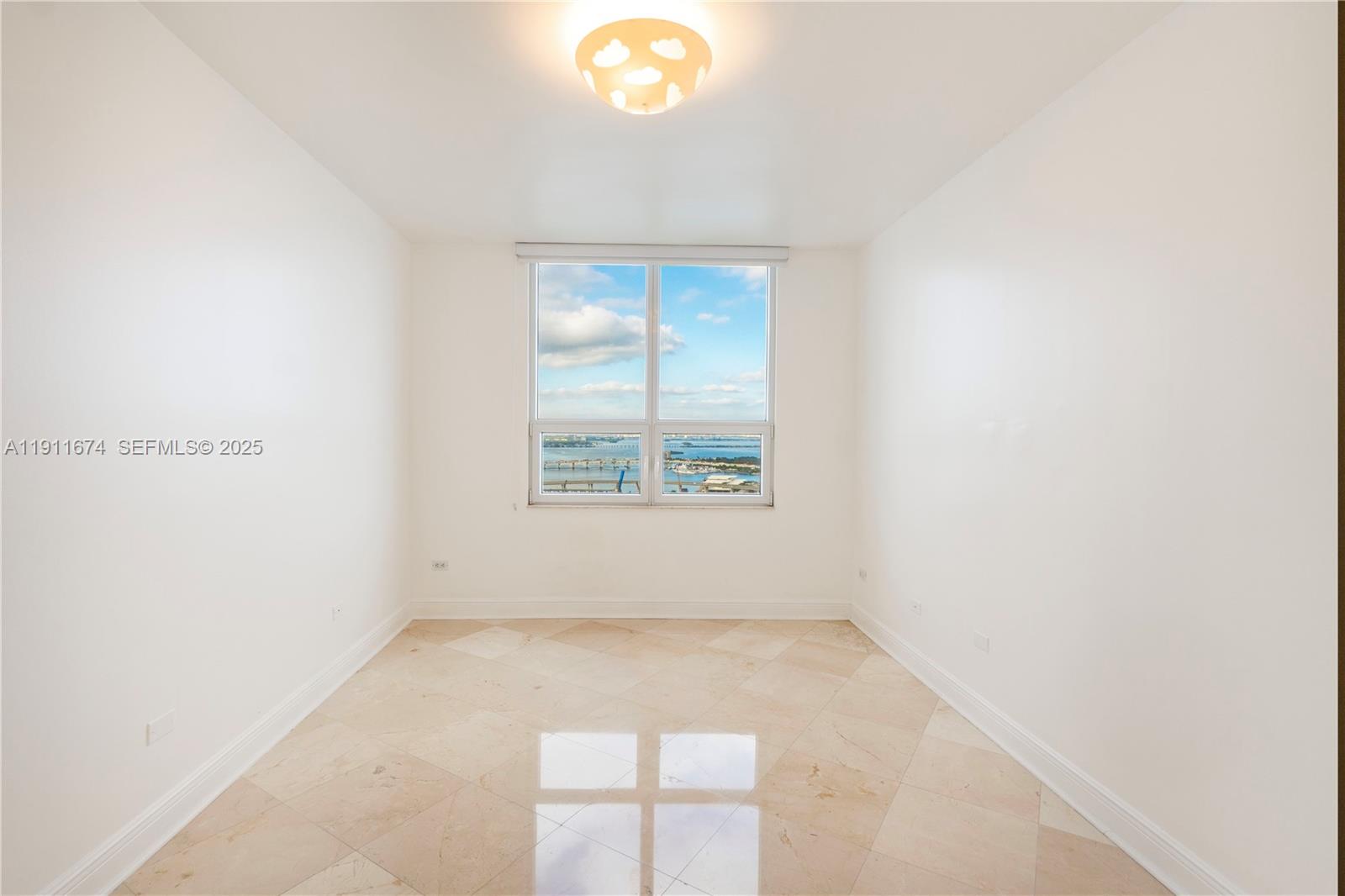 848 Brickell Key Dr #3904, Miami FL 33131