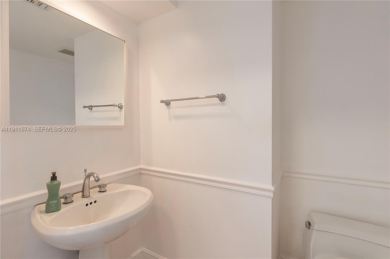 848 Brickell Key Dr #3904, Miami FL 33131