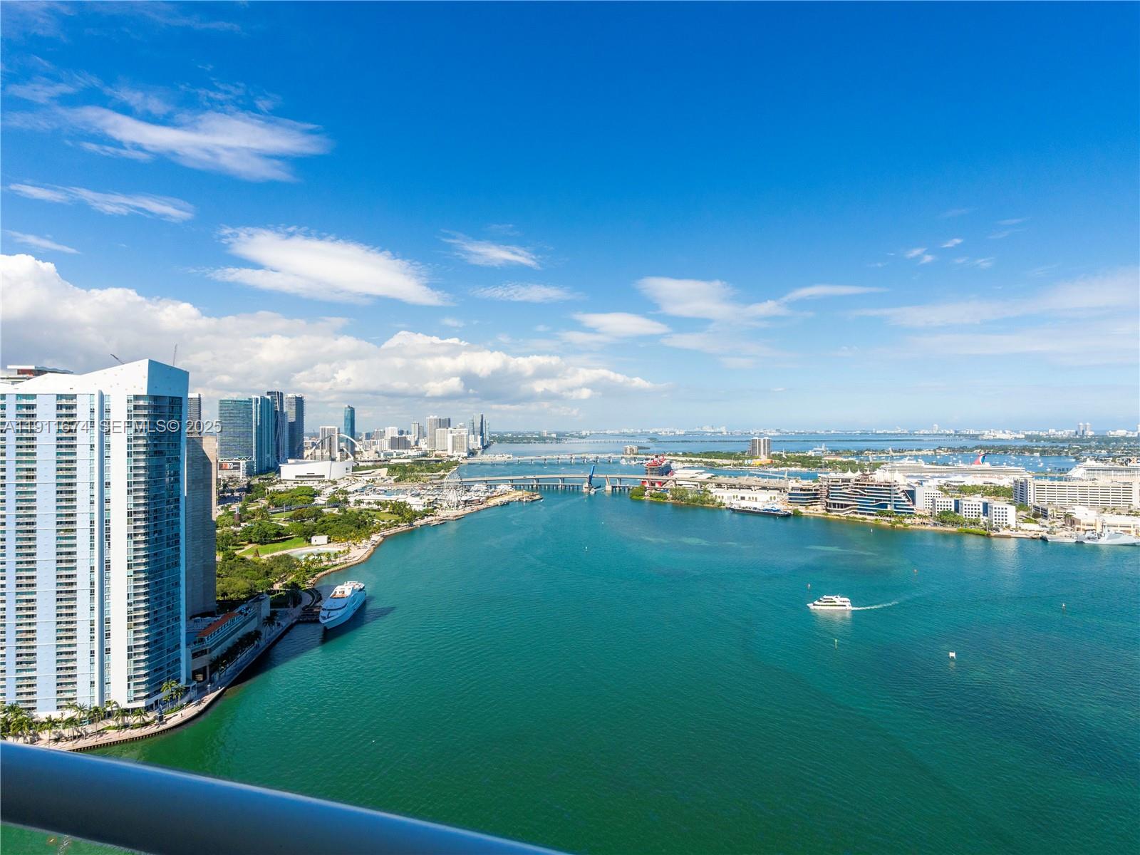 848 Brickell Key Dr #3904, Miami FL 33131