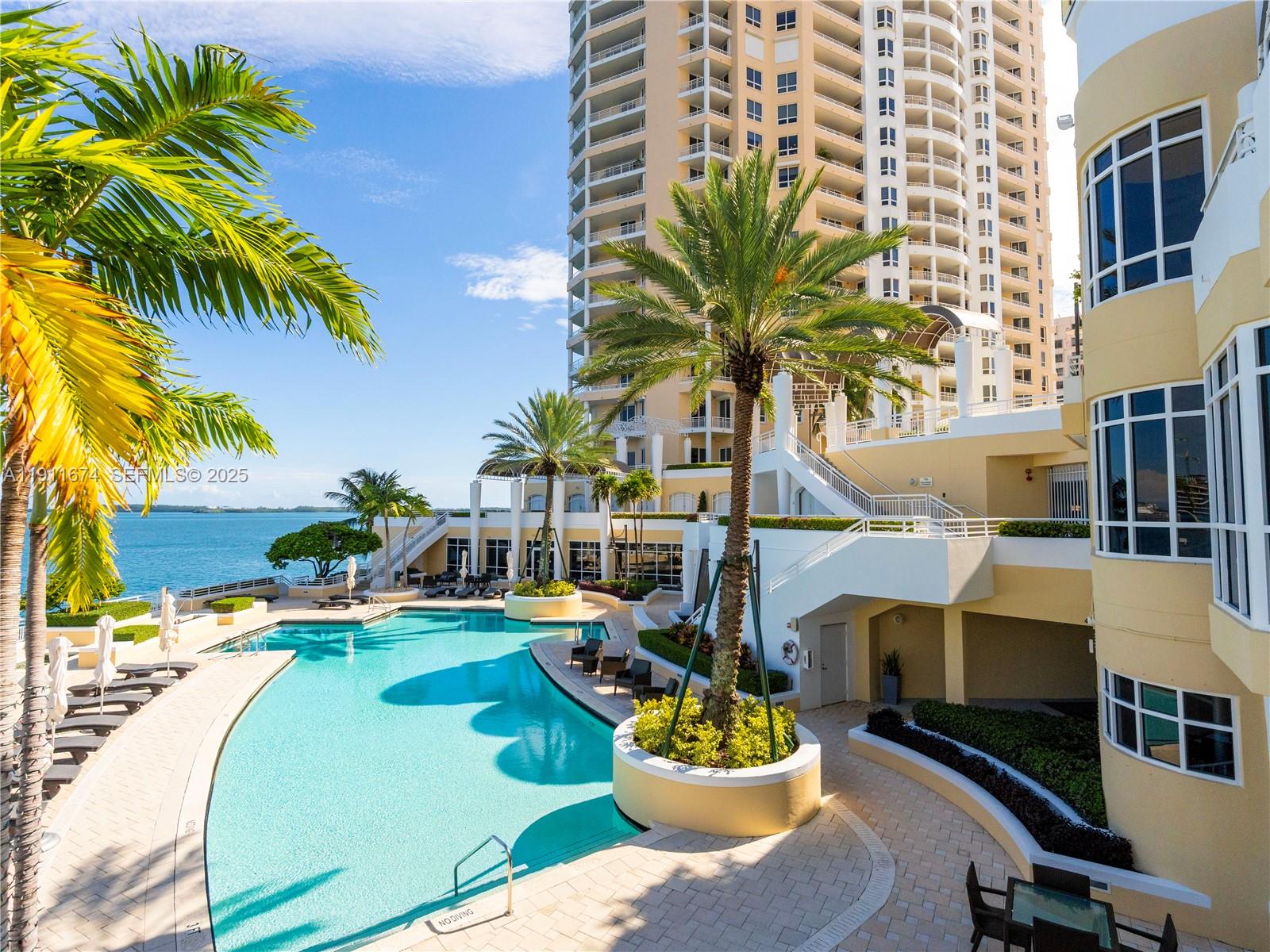 848 Brickell Key Dr #3904, Miami FL 33131