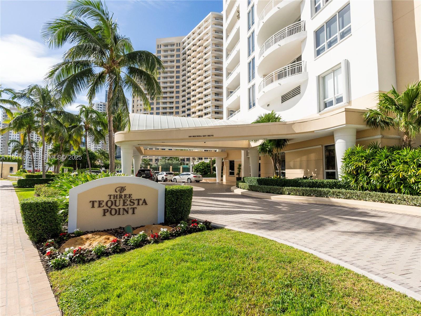 848 Brickell Key Dr #3904, Miami FL 33131