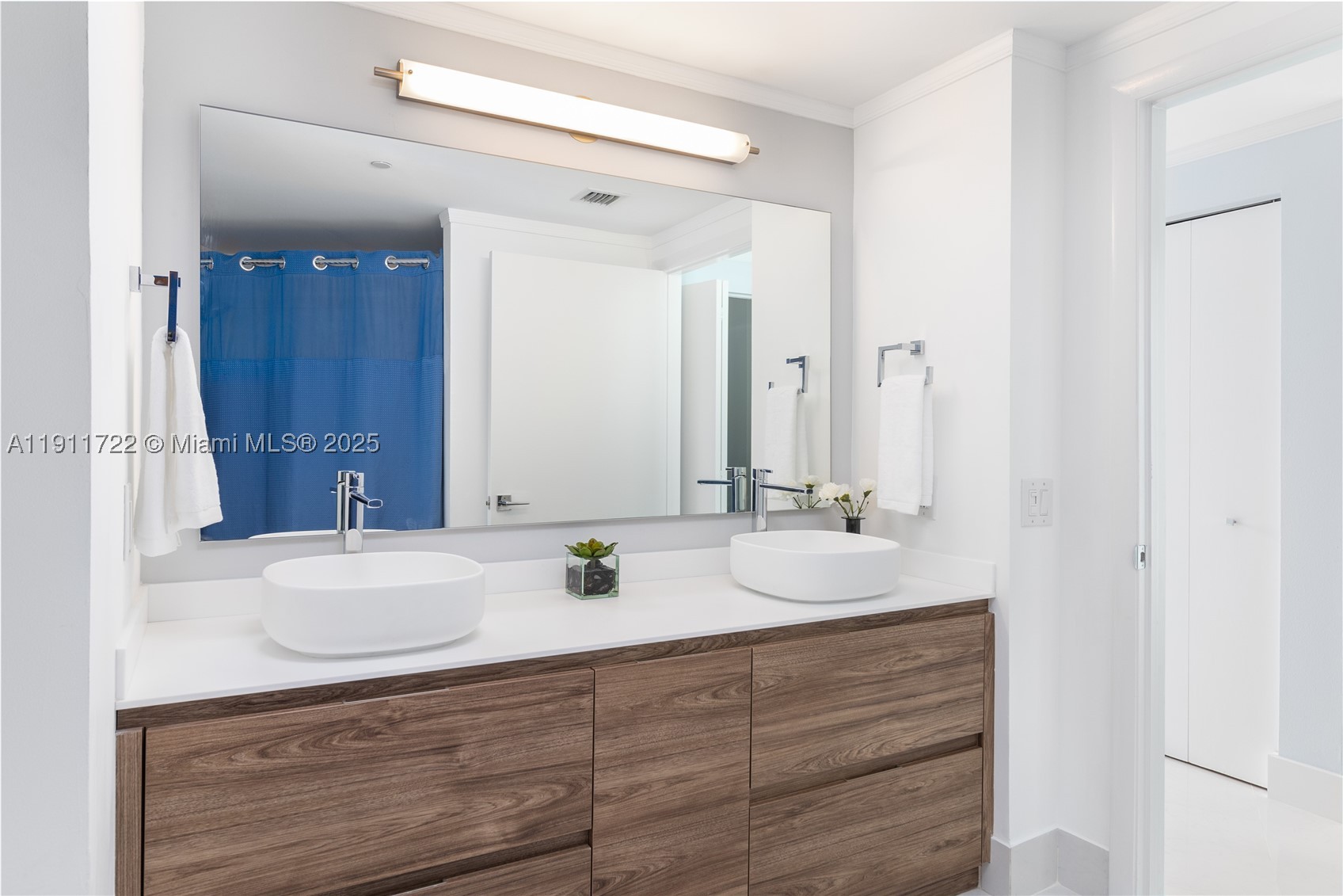 2475 Brickell Ave #1907, Miami FL 33129