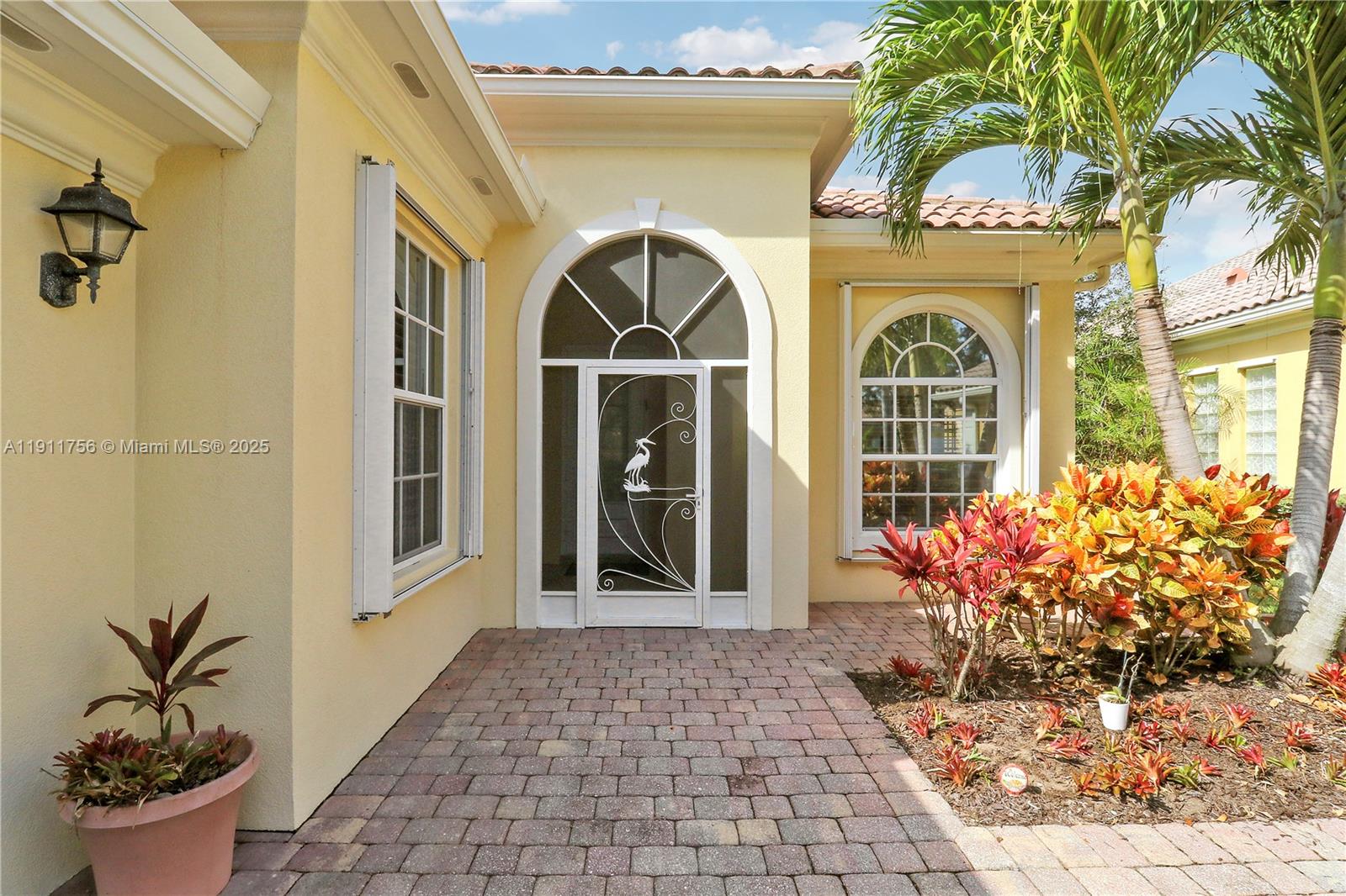 4909 Grassleaf Dr, Palm Beach Gardens FL 33418