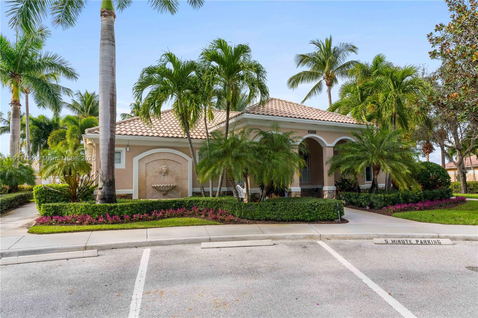 4909 Grassleaf Dr, Palm Beach Gardens FL 33418