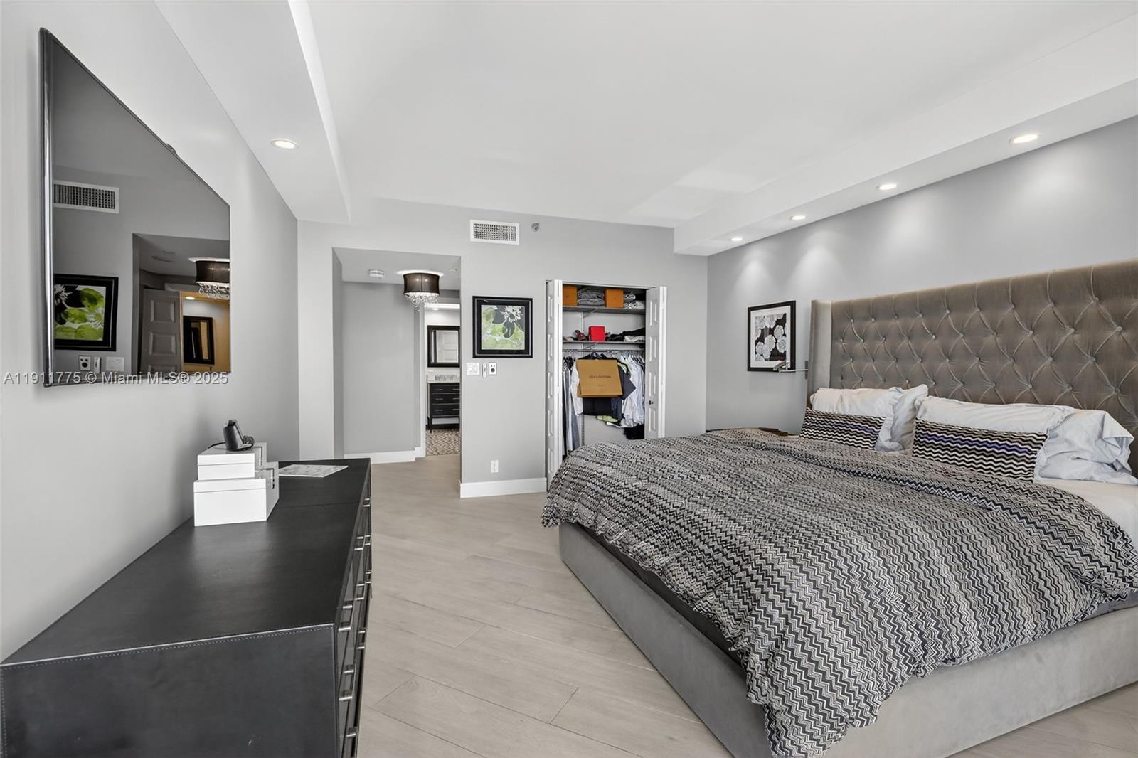 20281 E Country Club Dr #1704, Aventura FL 33180