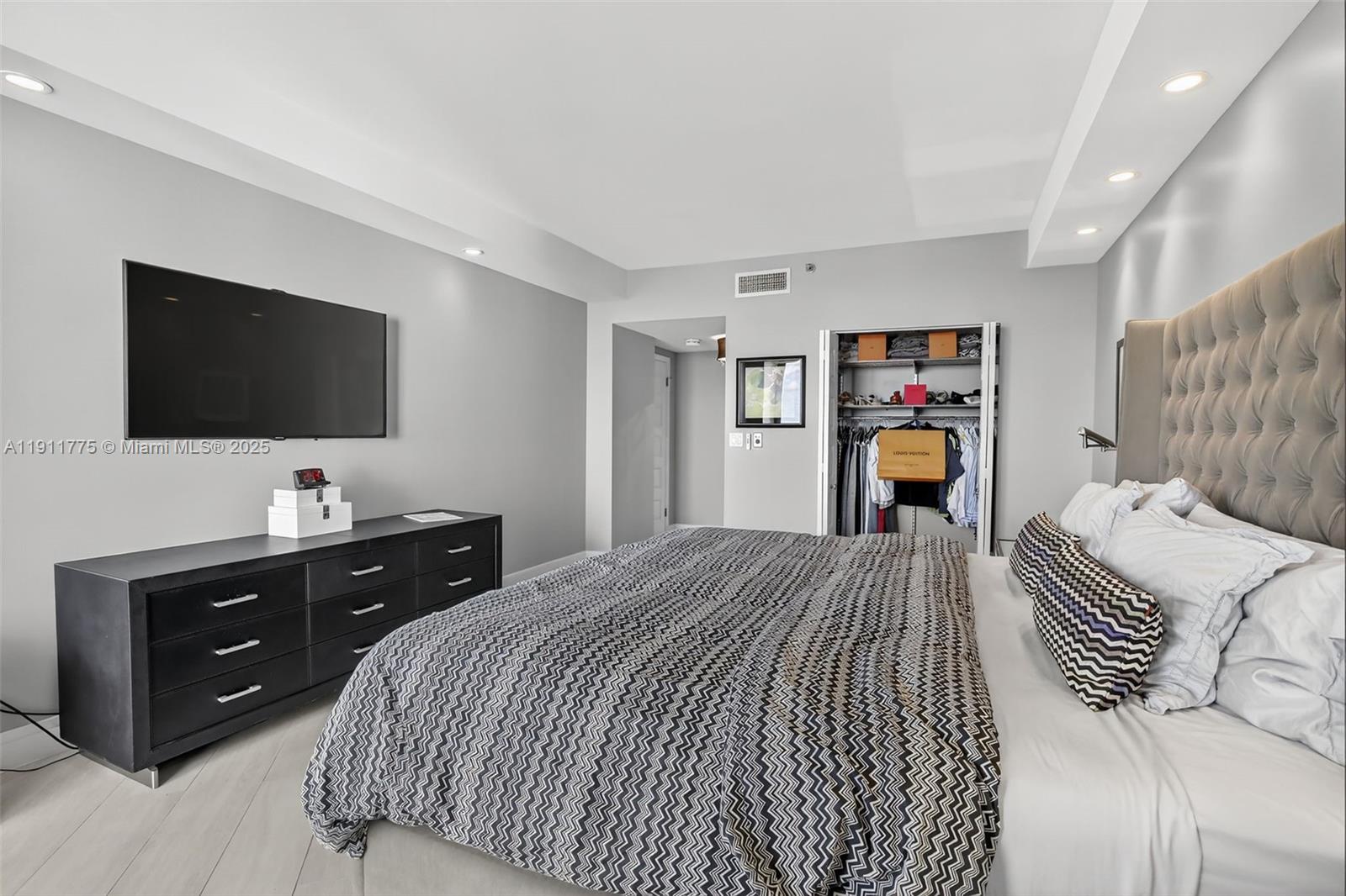 20281 E Country Club Dr #1704, Aventura FL 33180