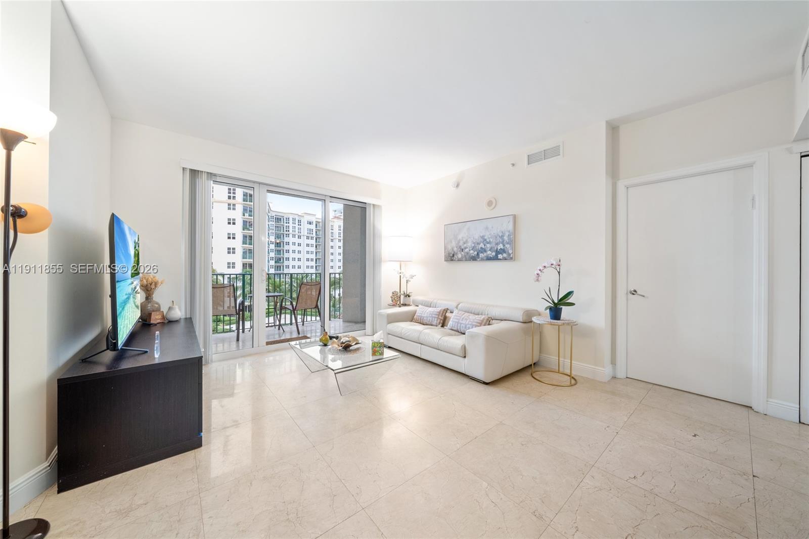19900 E Country Club Dr #816, Aventura FL 33180