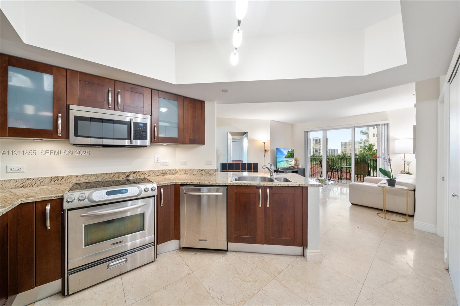 19900 E Country Club Dr #816, Aventura FL 33180
