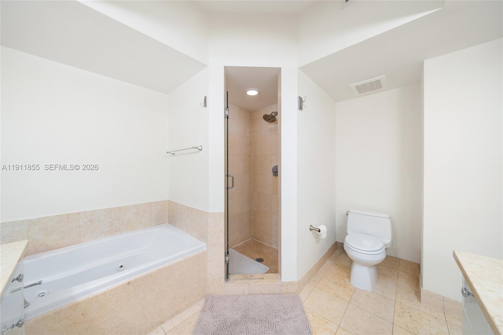 19900 E Country Club Dr #816, Aventura FL 33180