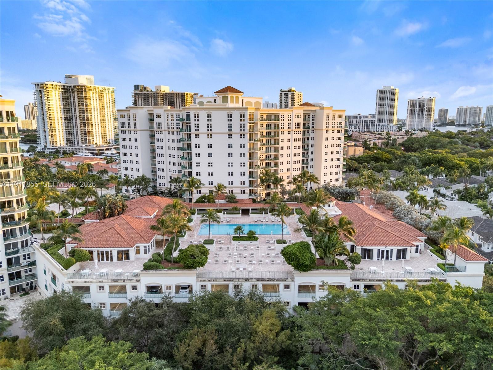 19900 E Country Club Dr #816, Aventura FL 33180