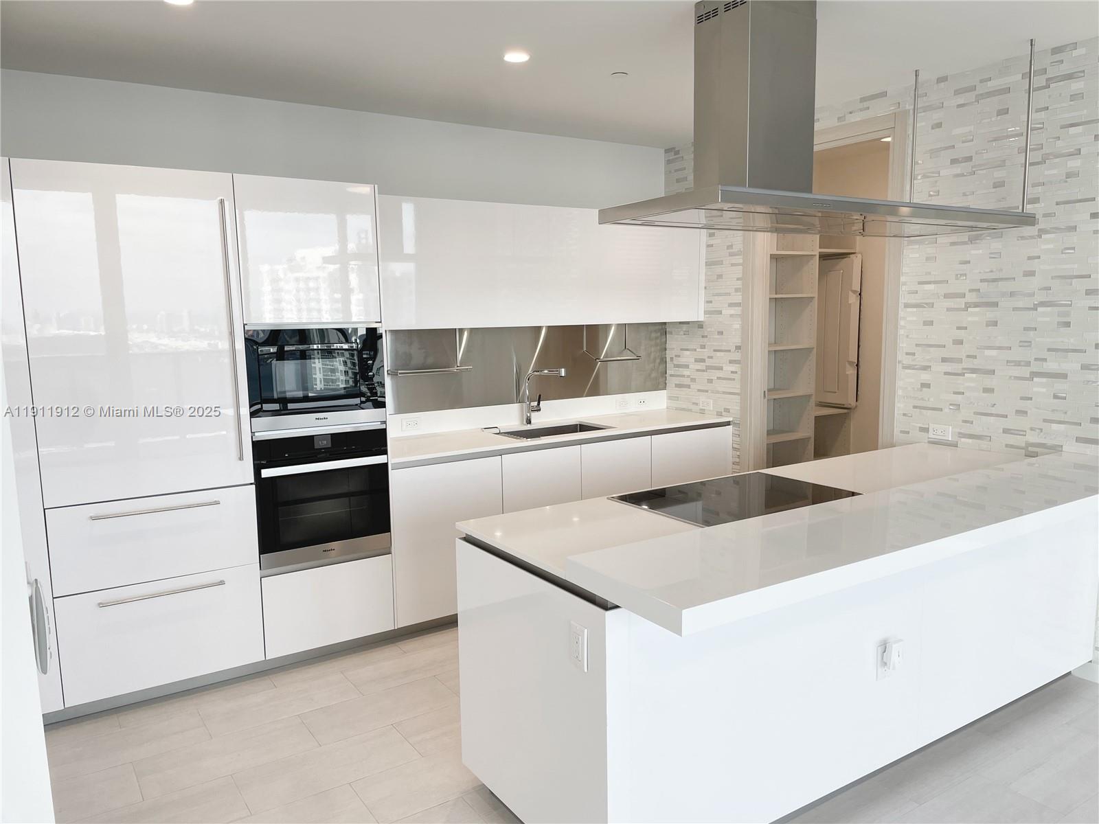 1000 Brickell Plz #PH5405, Miami FL 33131
