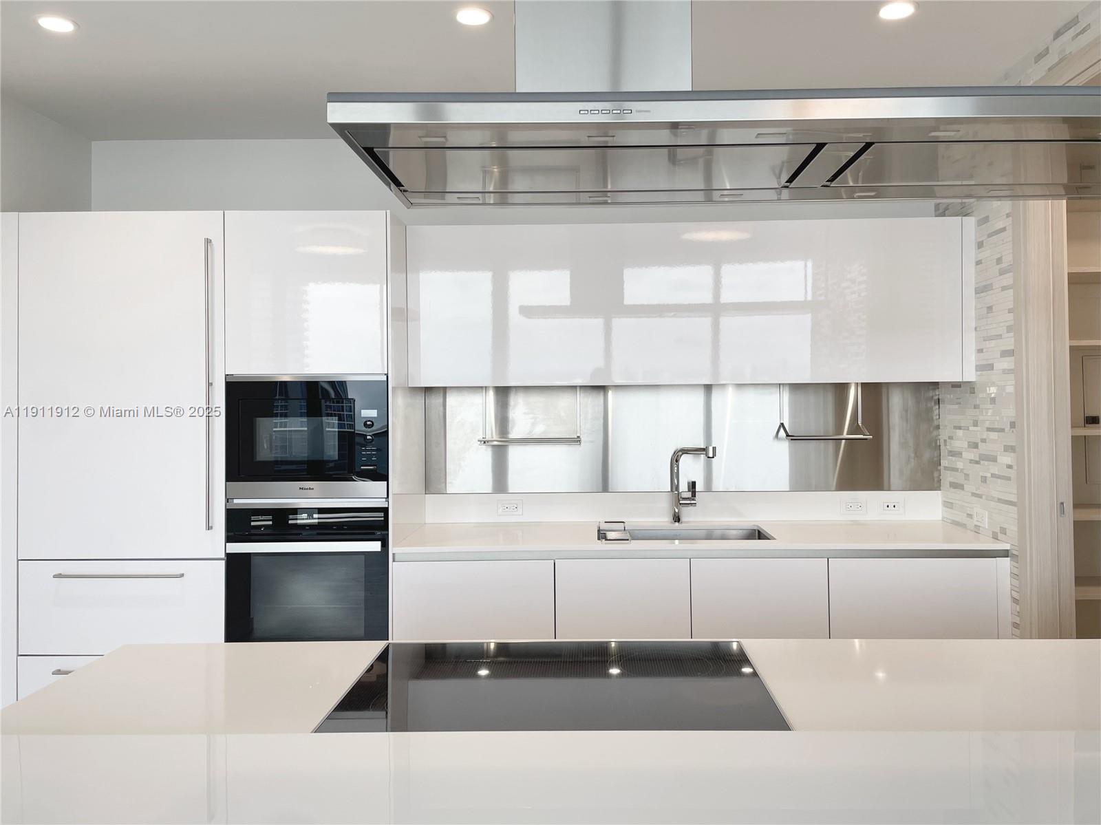 1000 Brickell Plz #PH5405, Miami FL 33131