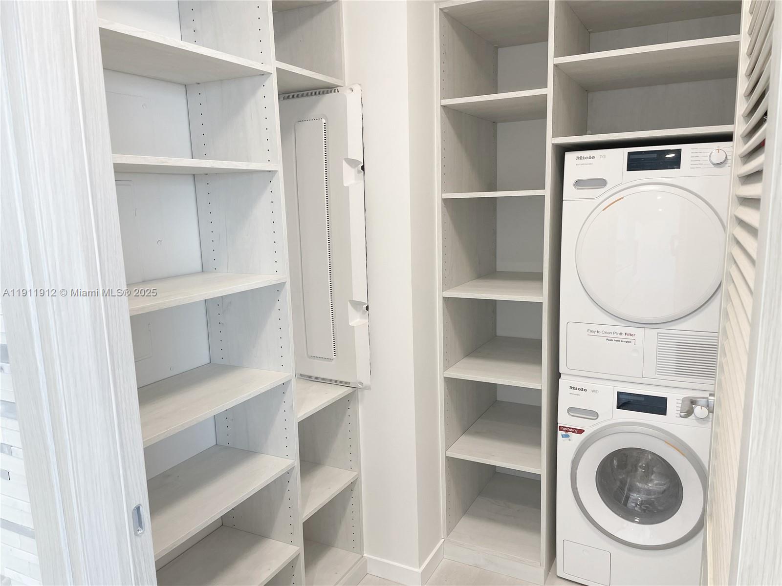 1000 Brickell Plz #PH5405, Miami FL 33131