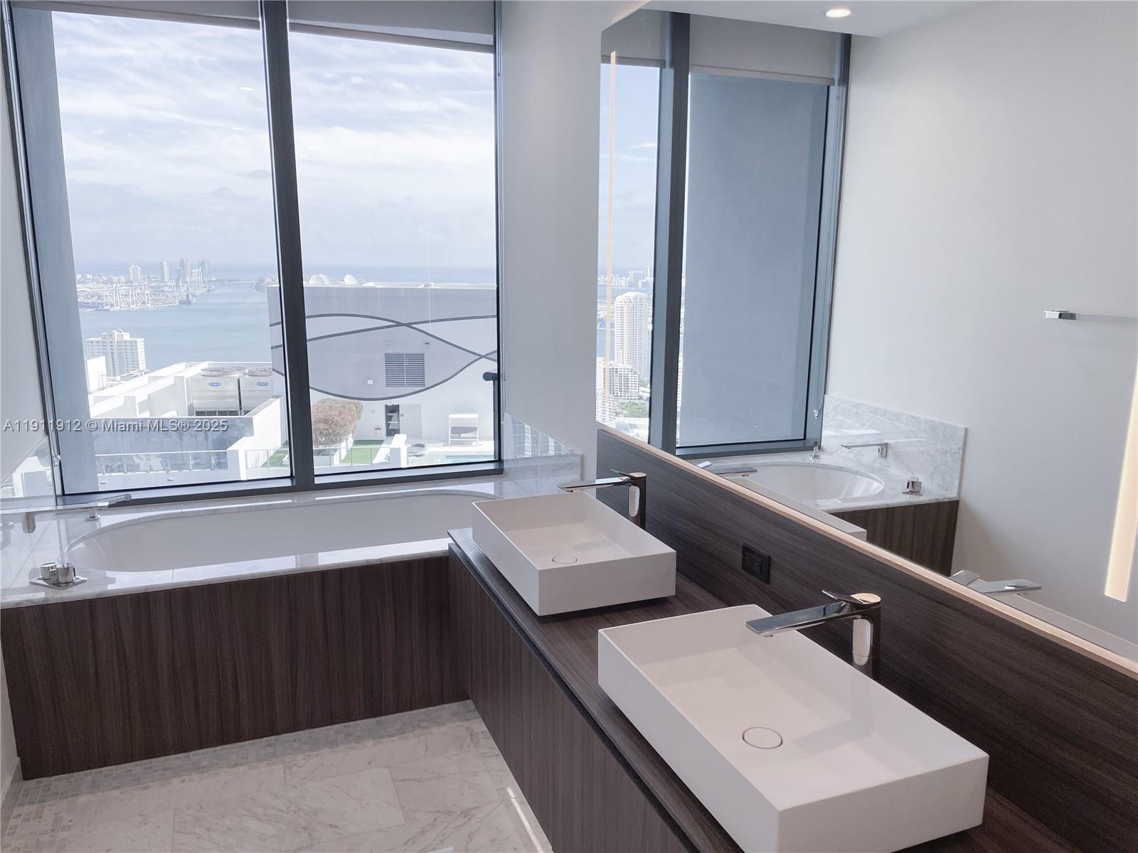 1000 Brickell Plz #PH5405, Miami FL 33131