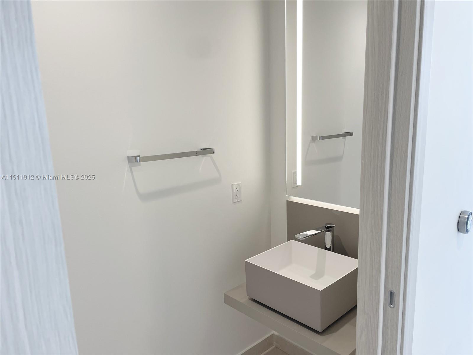 1000 Brickell Plz #PH5405, Miami FL 33131