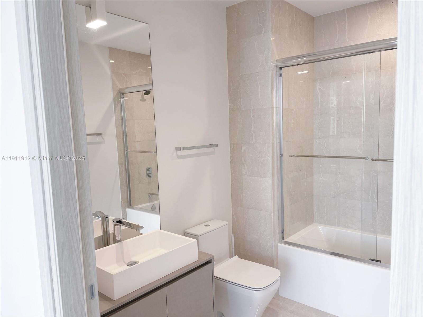 1000 Brickell Plz #PH5405, Miami FL 33131