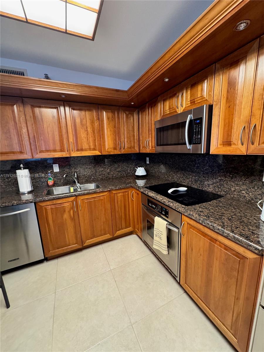 3530 Mystic Pointe Dr #3111, Aventura FL 33180