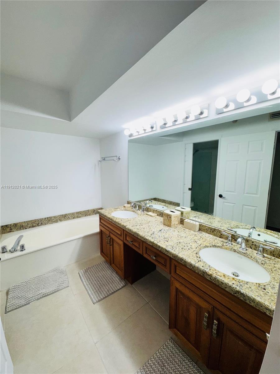 3530 Mystic Pointe Dr #3111, Aventura FL 33180