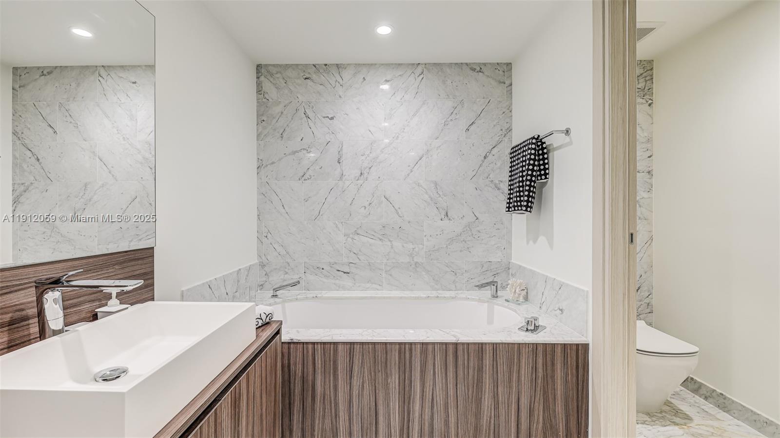 1000 Brickell Plz #3002, Miami FL 33131