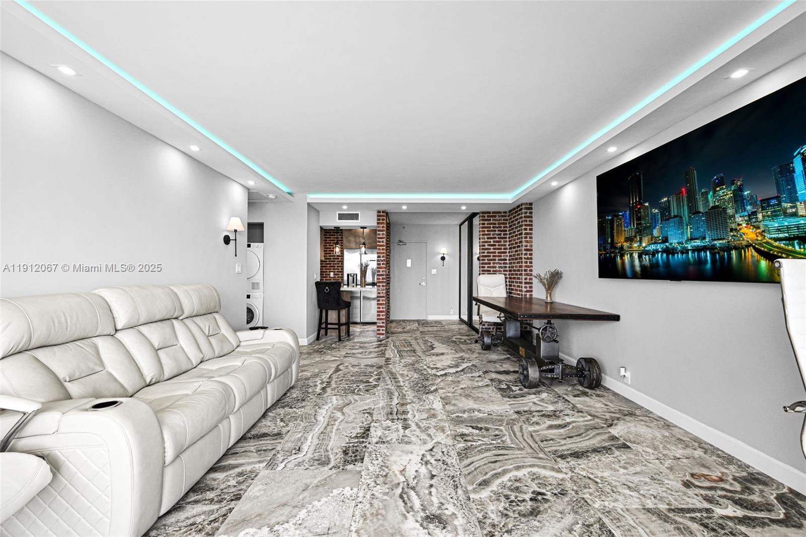 1000 West Ave #915, Miami Beach FL 33139