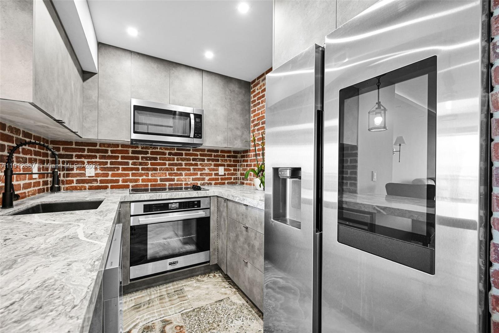 1000 West Ave #915, Miami Beach FL 33139