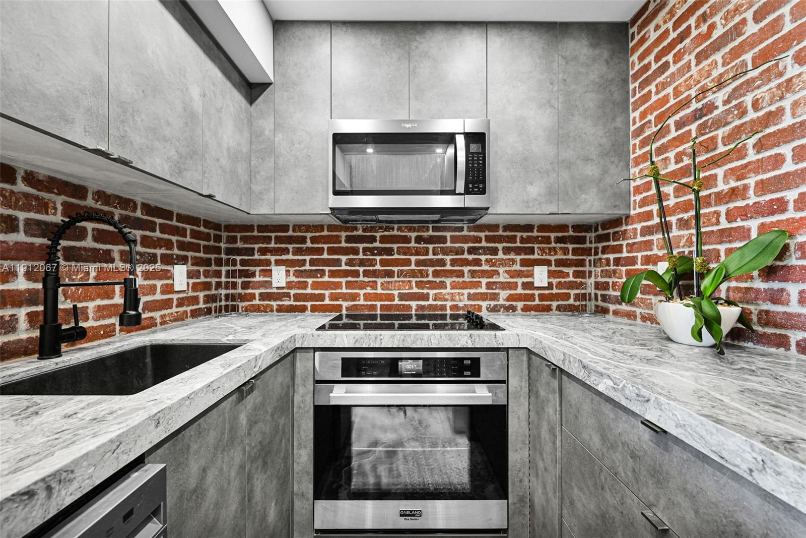 1000 West Ave #915, Miami Beach FL 33139