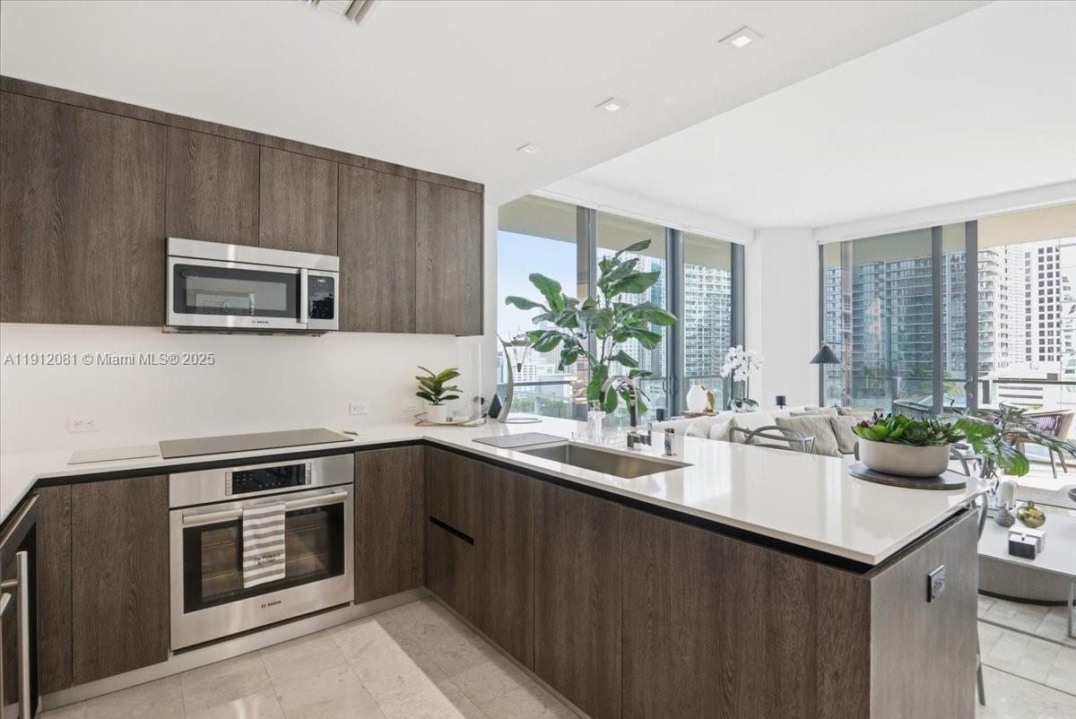 88 SW 7th St #1111, Miami FL 33130