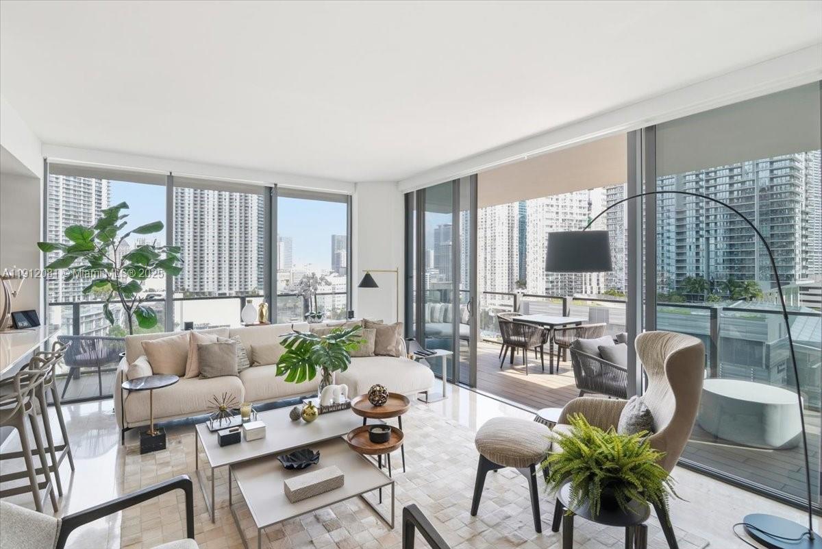 88 SW 7th St #1111, Miami FL 33130