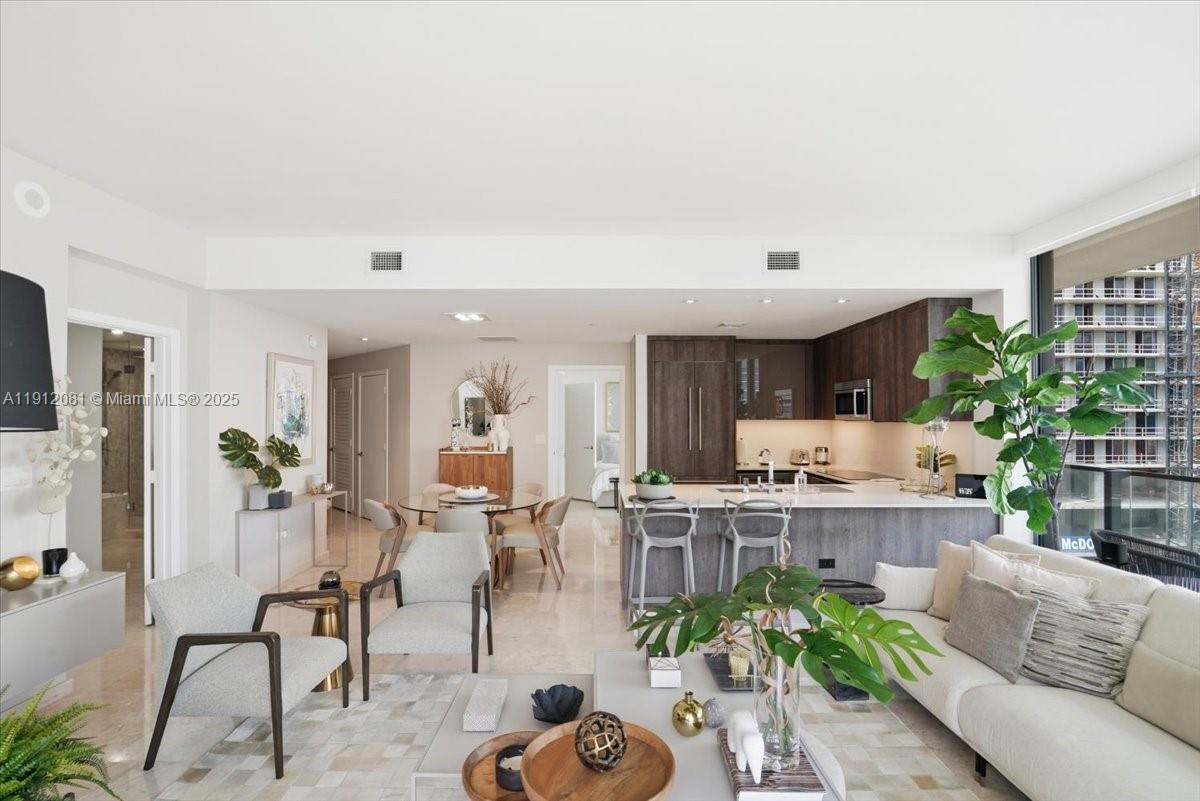 88 SW 7th St #1111, Miami FL 33130