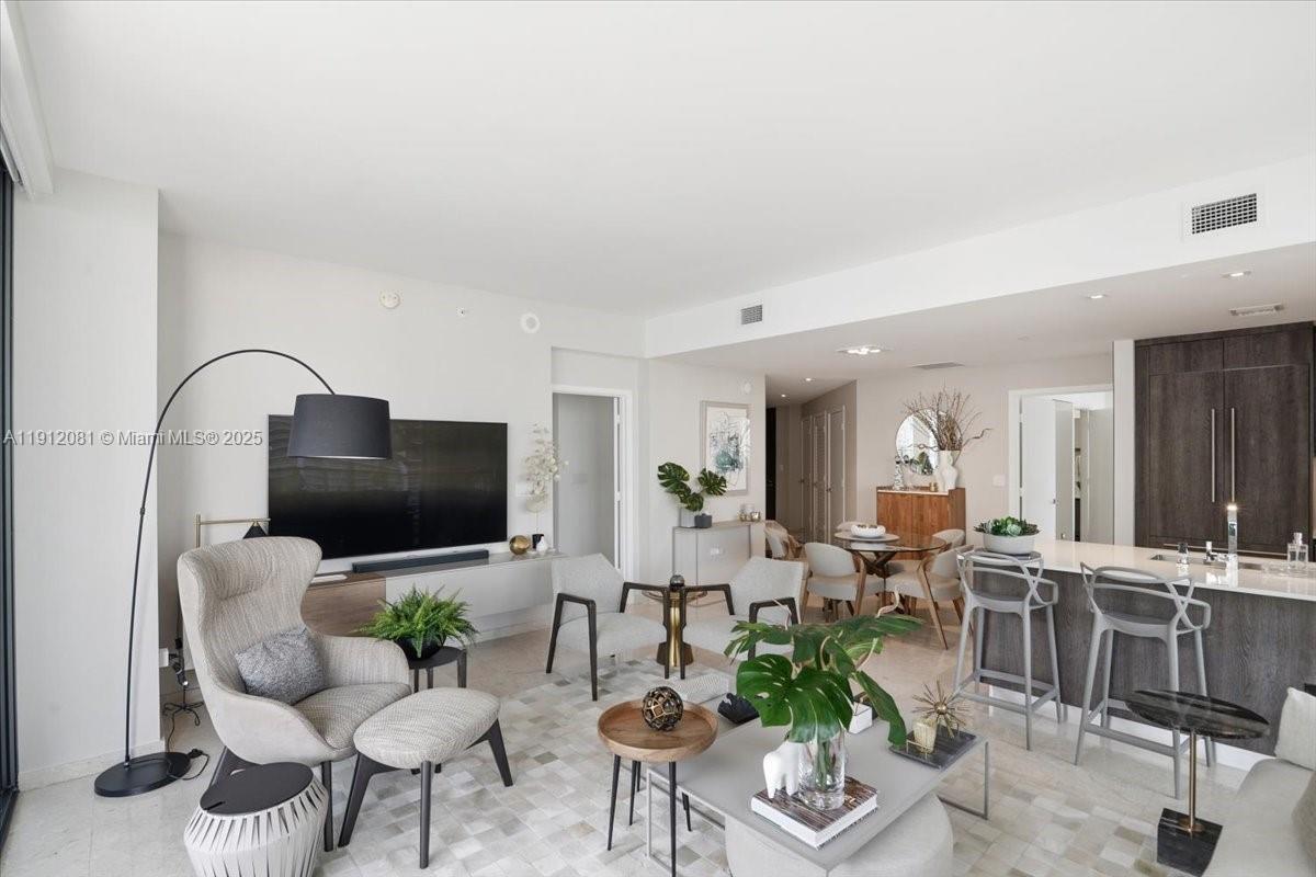 88 SW 7th St #1111, Miami FL 33130