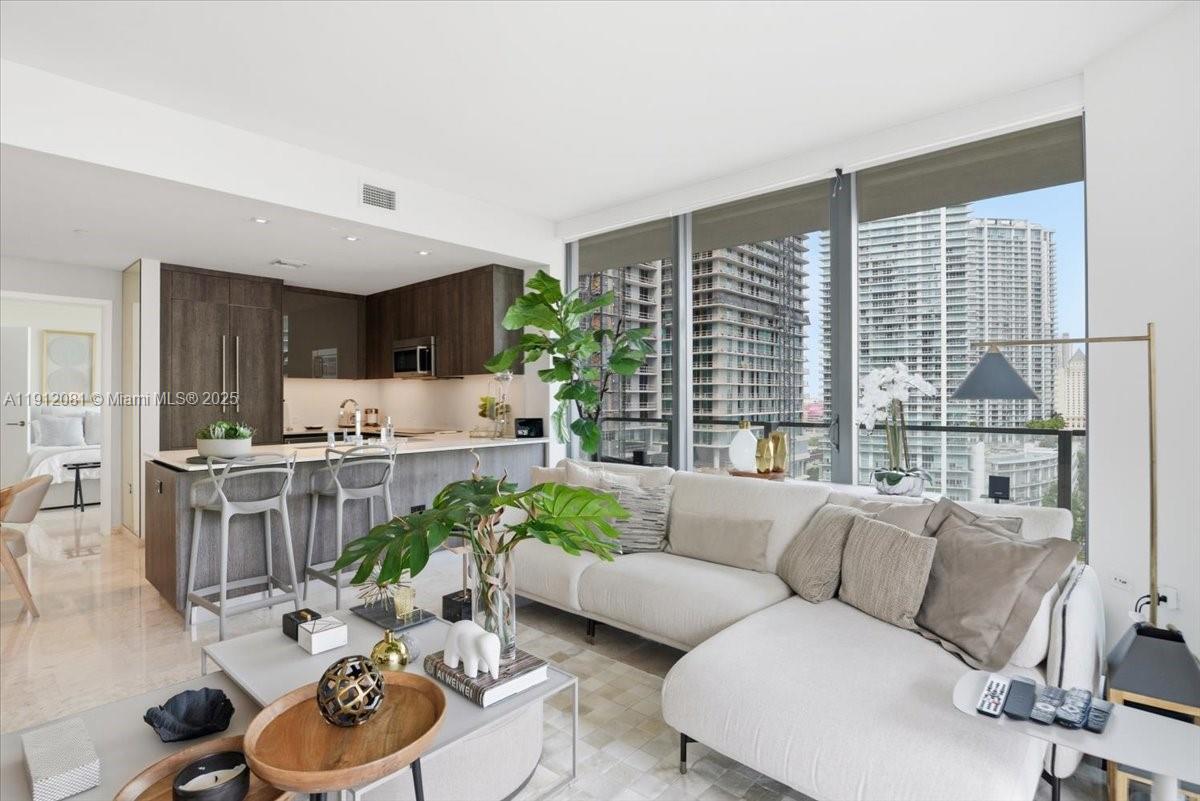 88 SW 7th St #1111, Miami FL 33130