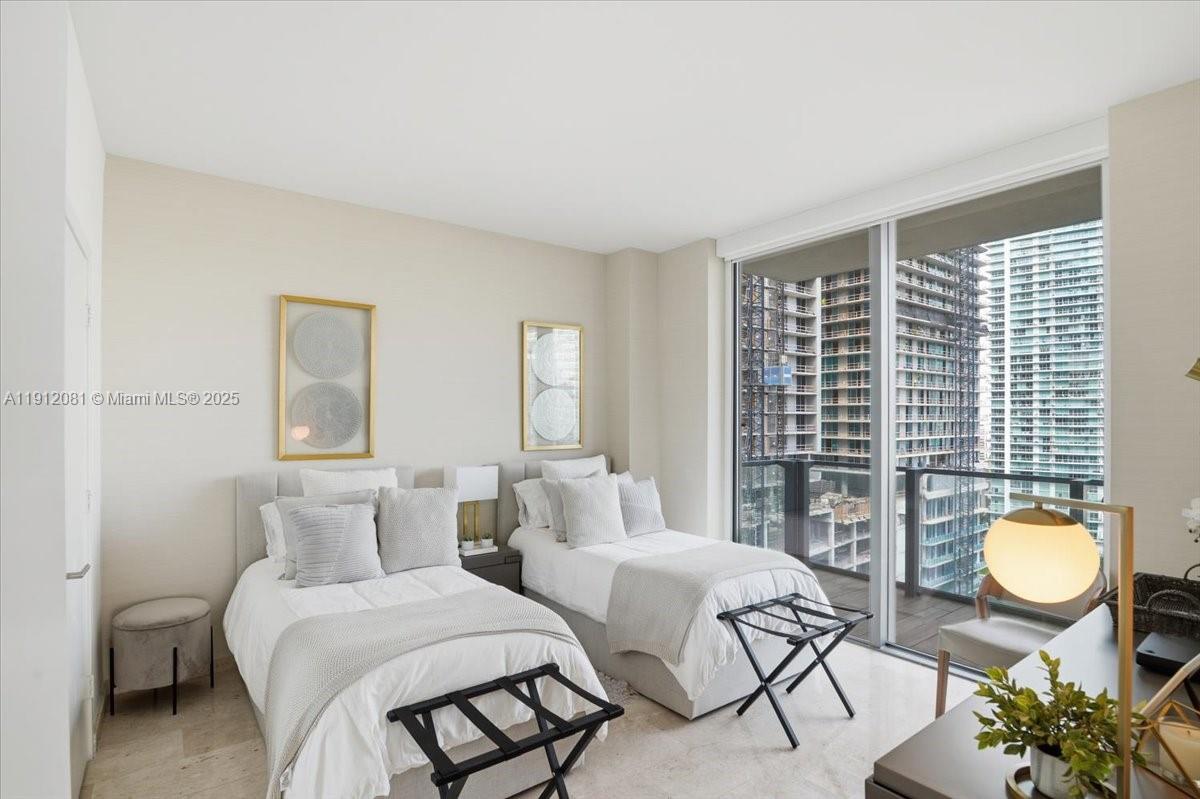 88 SW 7th St #1111, Miami FL 33130