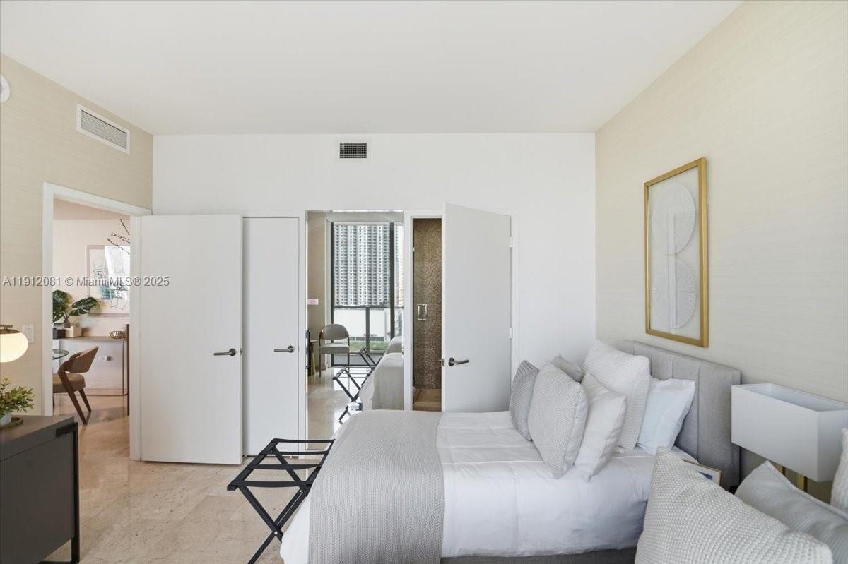 88 SW 7th St #1111, Miami FL 33130