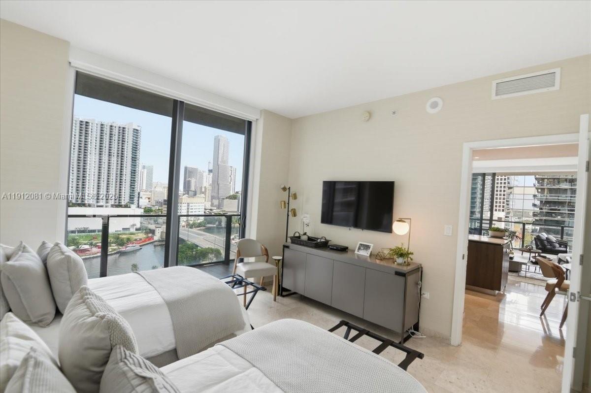88 SW 7th St #1111, Miami FL 33130